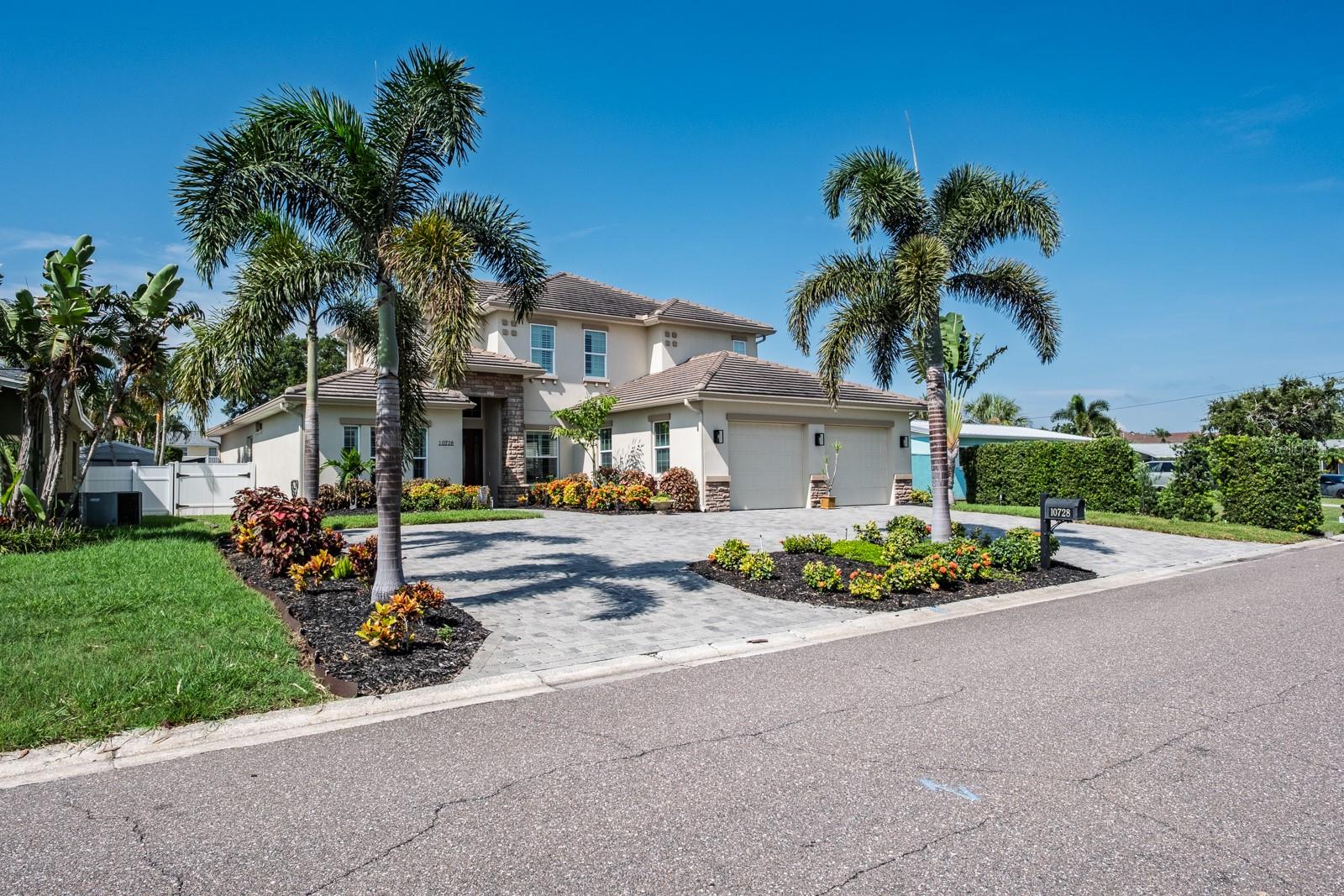 Listing photo id 5 for 10728 Dowry Avenue