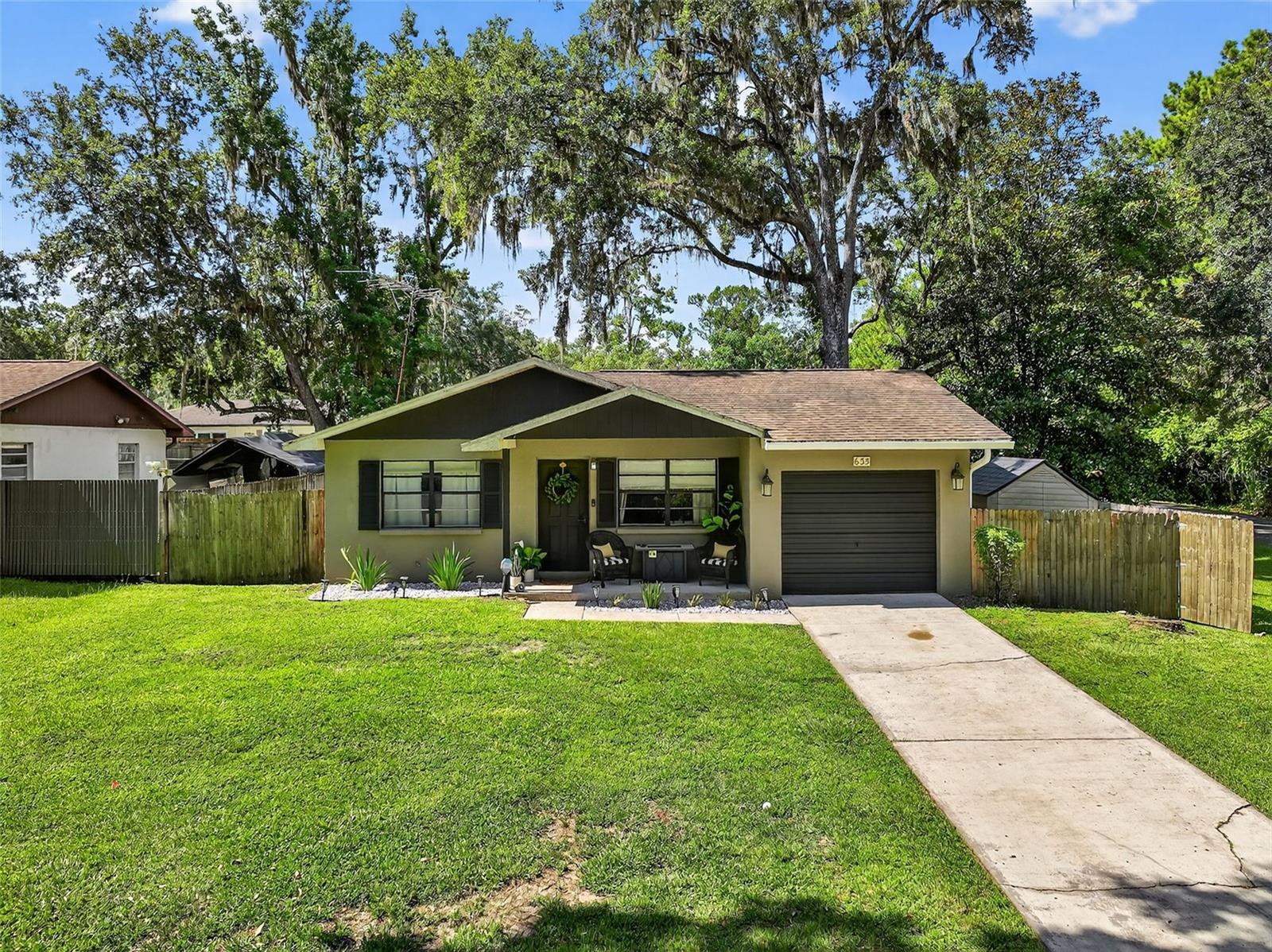 Image 2 of 35 For 635 Iris Street
