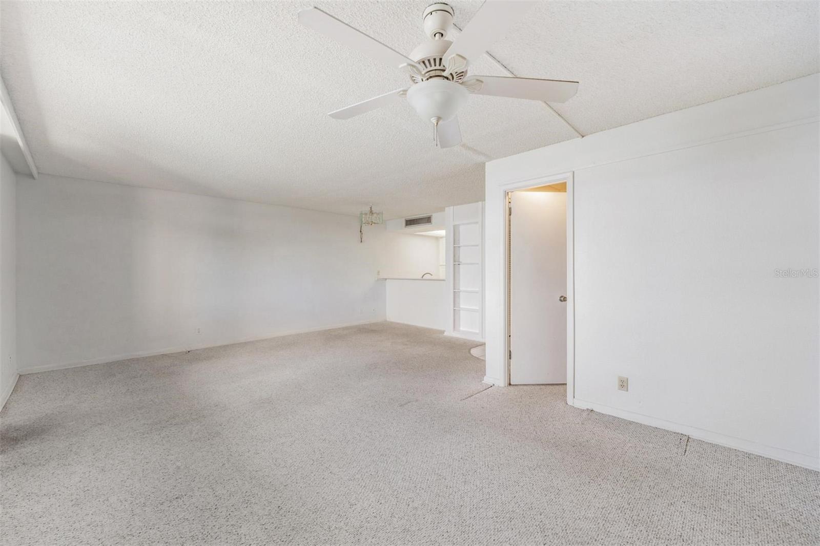 Image 14 of 49 For 2617 Cove Cay Drive 706