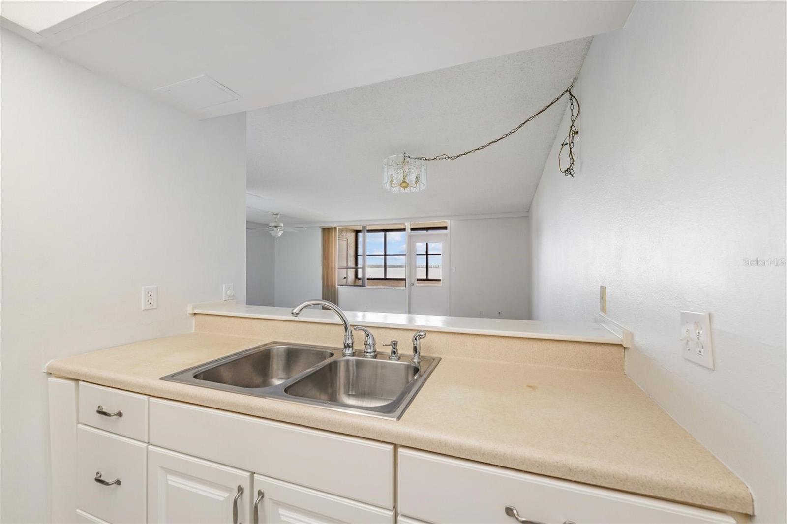 Image 16 of 49 For 2617 Cove Cay Drive 706