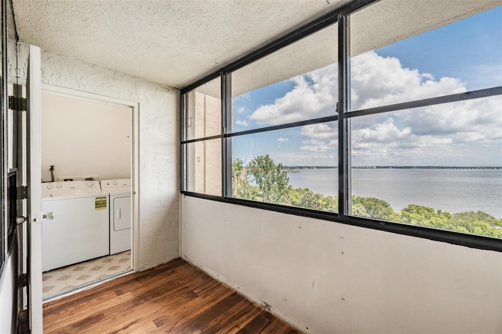 Image 17 of 49 For 2617 Cove Cay Drive 706