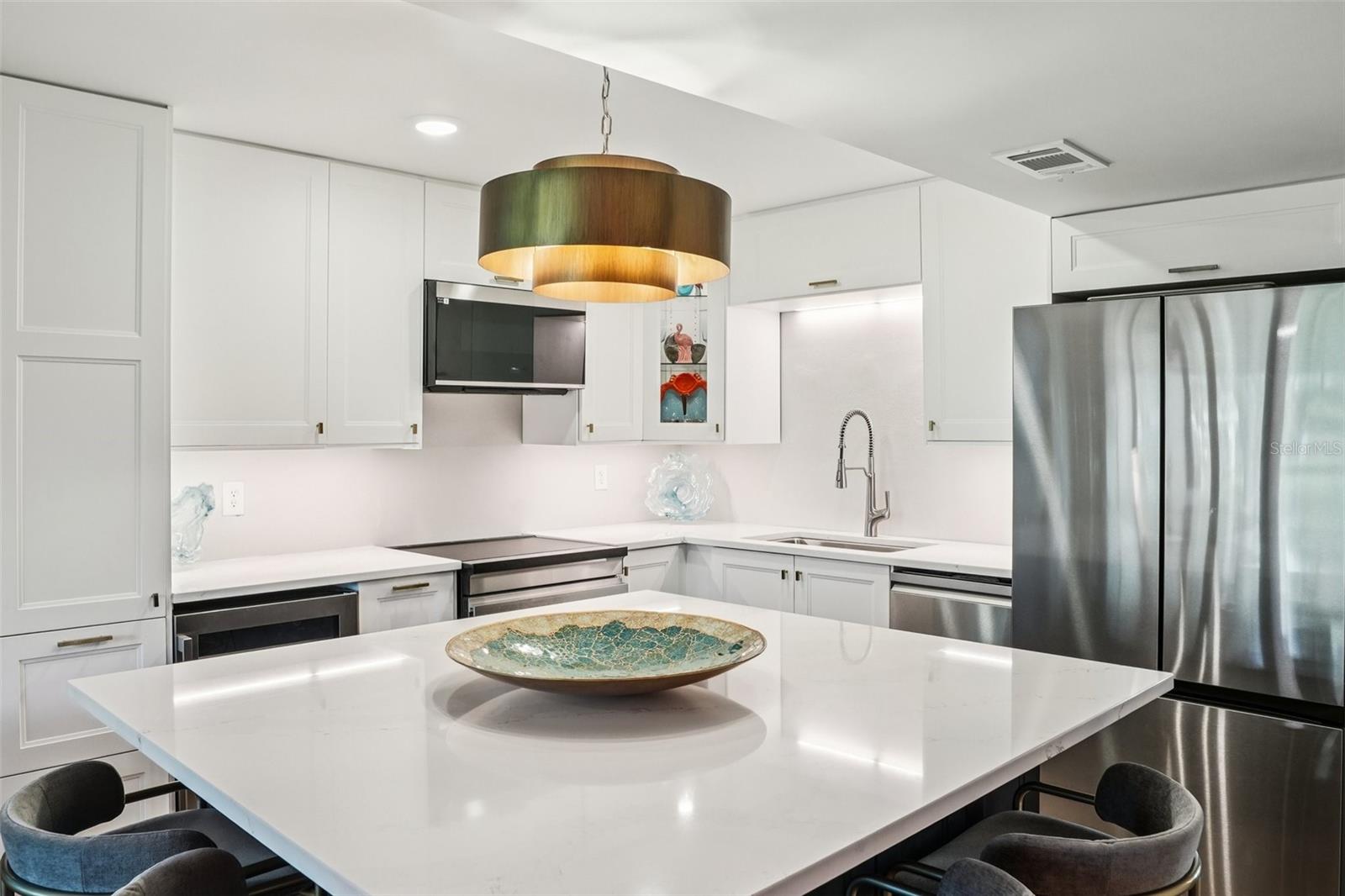 Image 10 of 39 For 5085 1st Street Ne 143