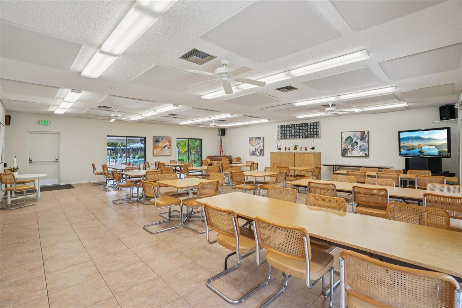 Image 32 of 39 For 5085 1st Street Ne 143