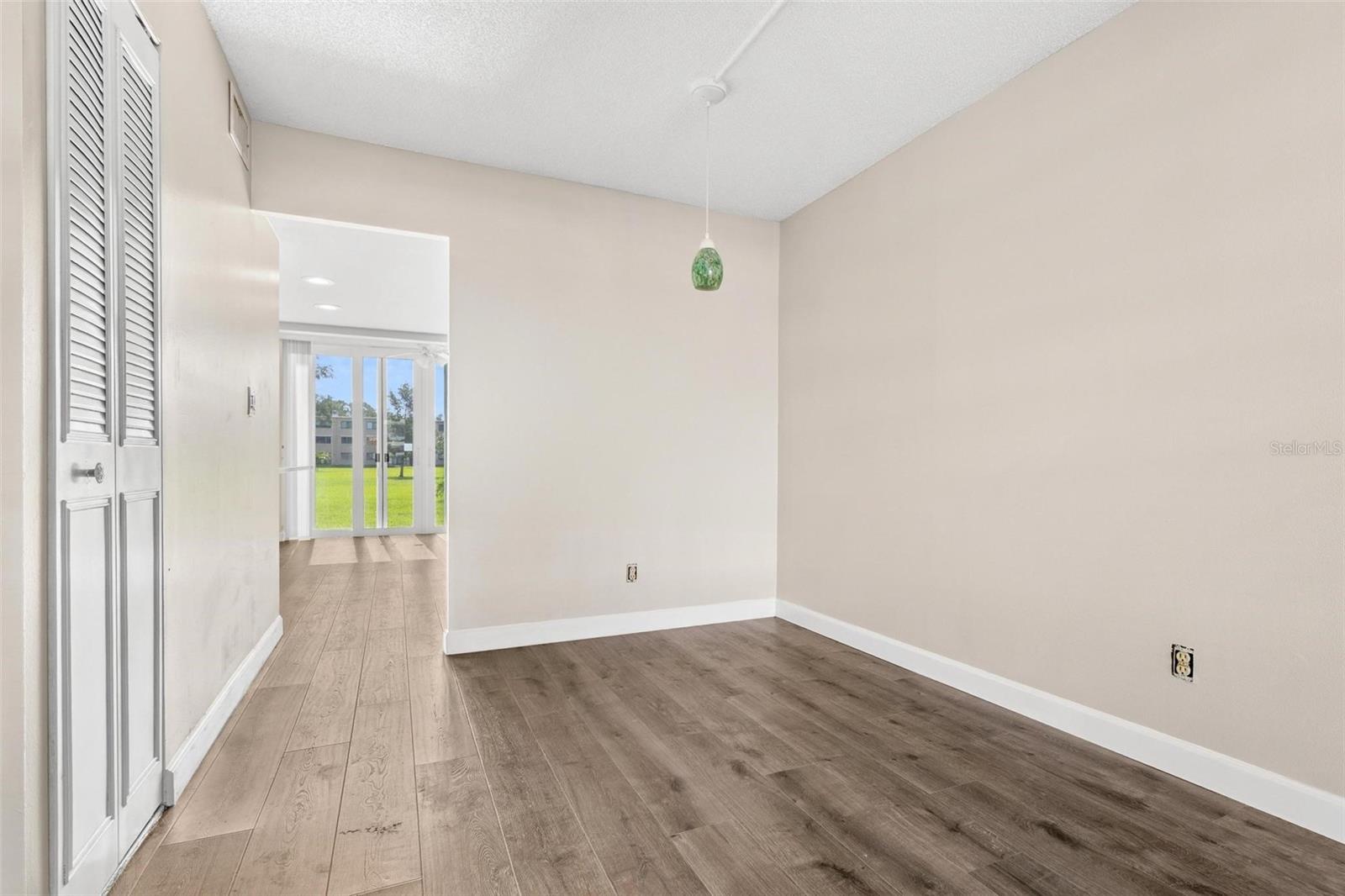 Image 6 of 21 For 4915 Bay Street Ne 123