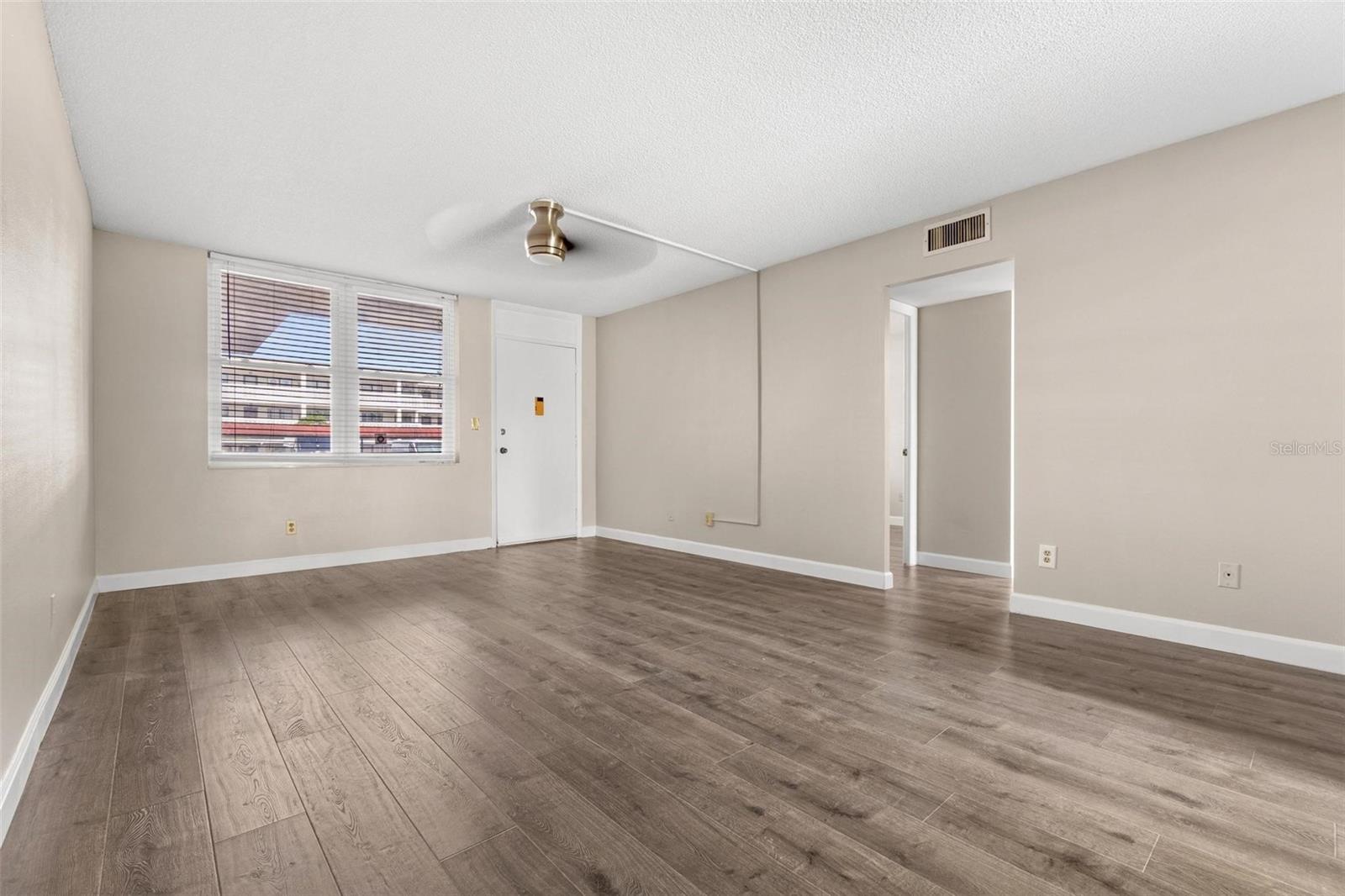 Image 8 of 21 For 4915 Bay Street Ne 123