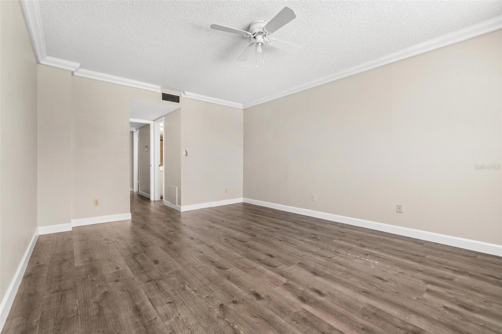 Image 9 of 21 For 4915 Bay Street Ne 123