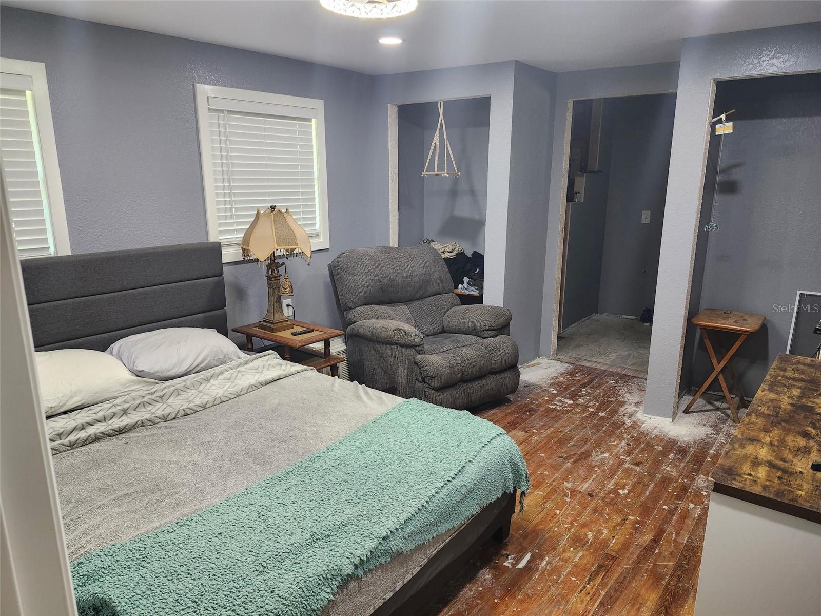 Listing photo id 9 for 5211 Court Avenue