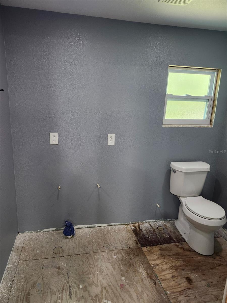 Listing photo id 10 for 5211 Court Avenue