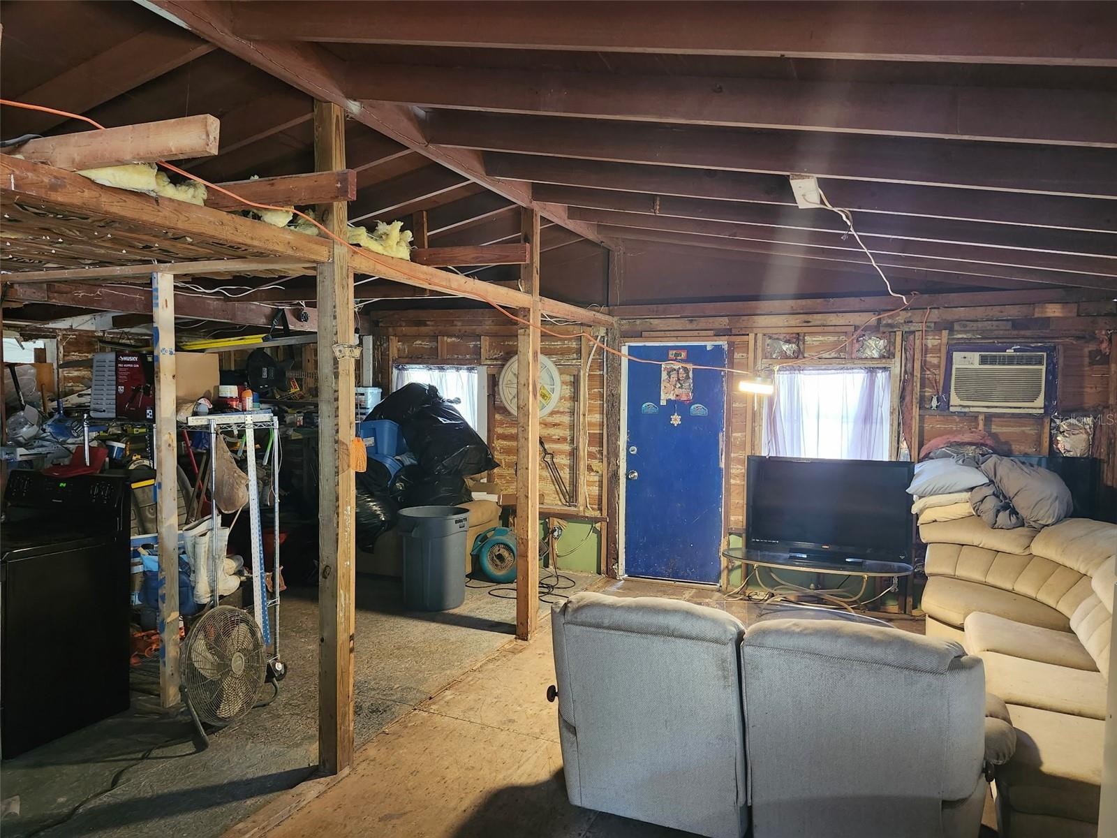 Listing photo id 6 for 5211 Court Avenue