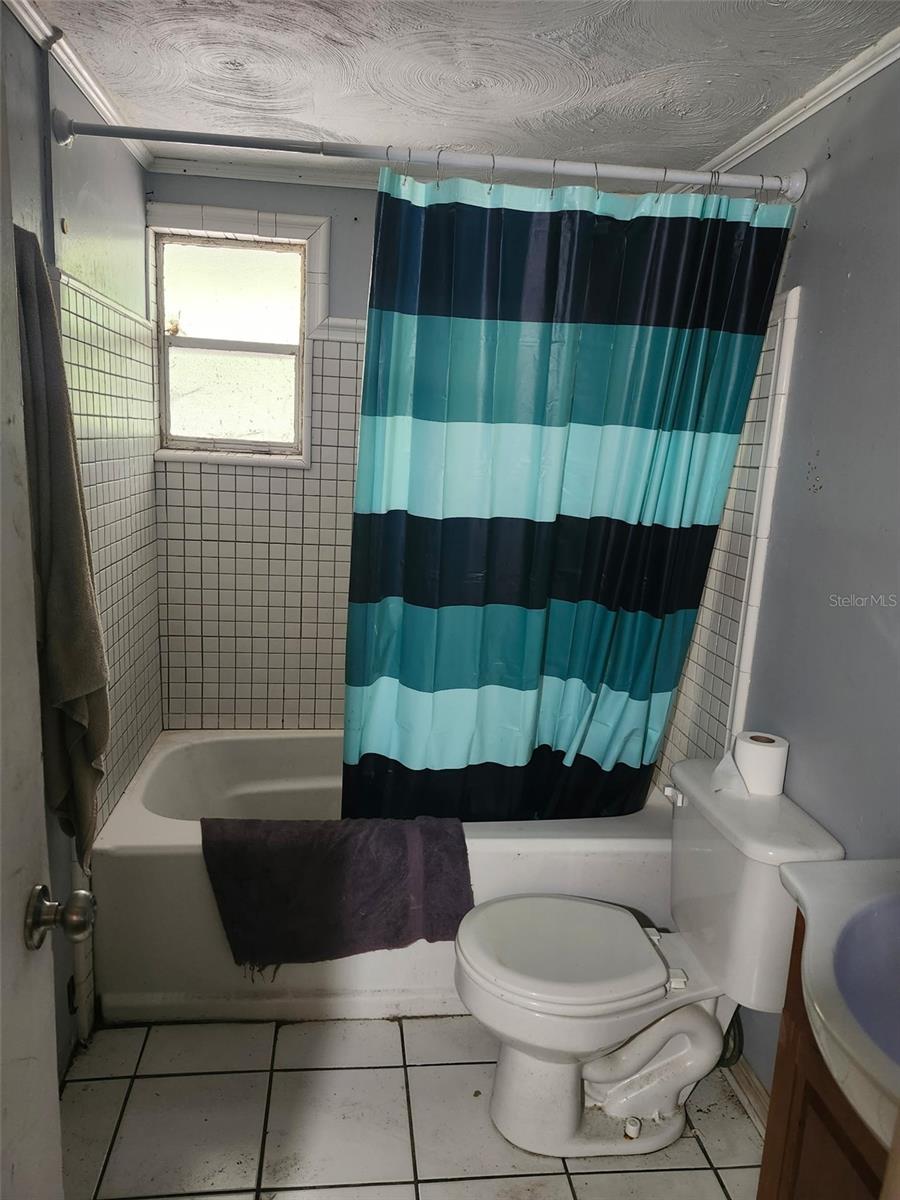 Listing photo id 7 for 5211 Court Avenue