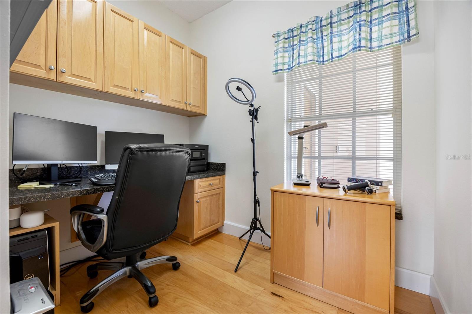 Listing photo id 10 for 1090 Dartford Drive