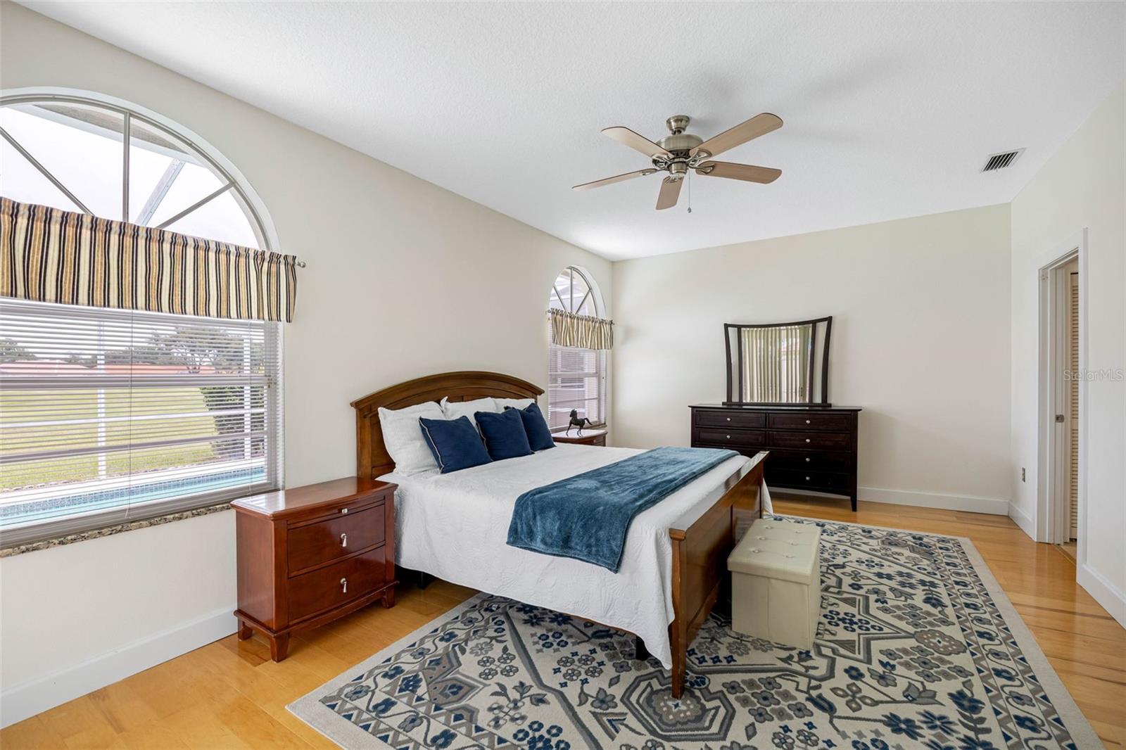 Listing photo id 14 for 1090 Dartford Drive