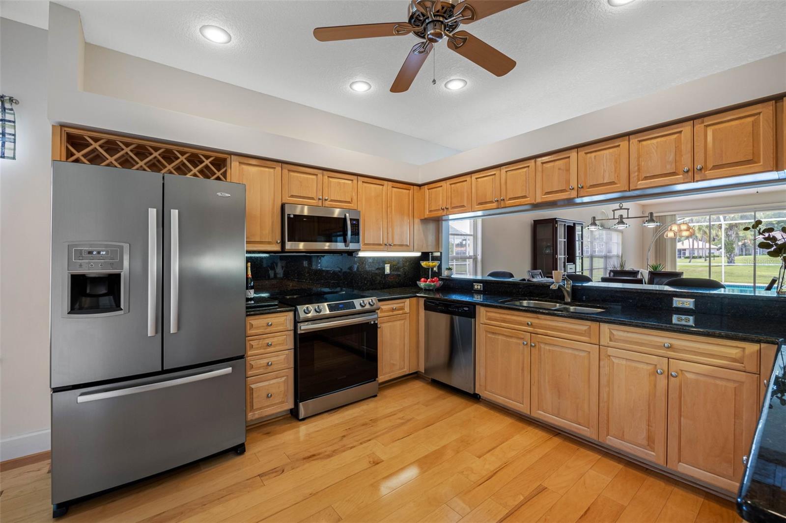 Listing photo id 4 for 1090 Dartford Drive