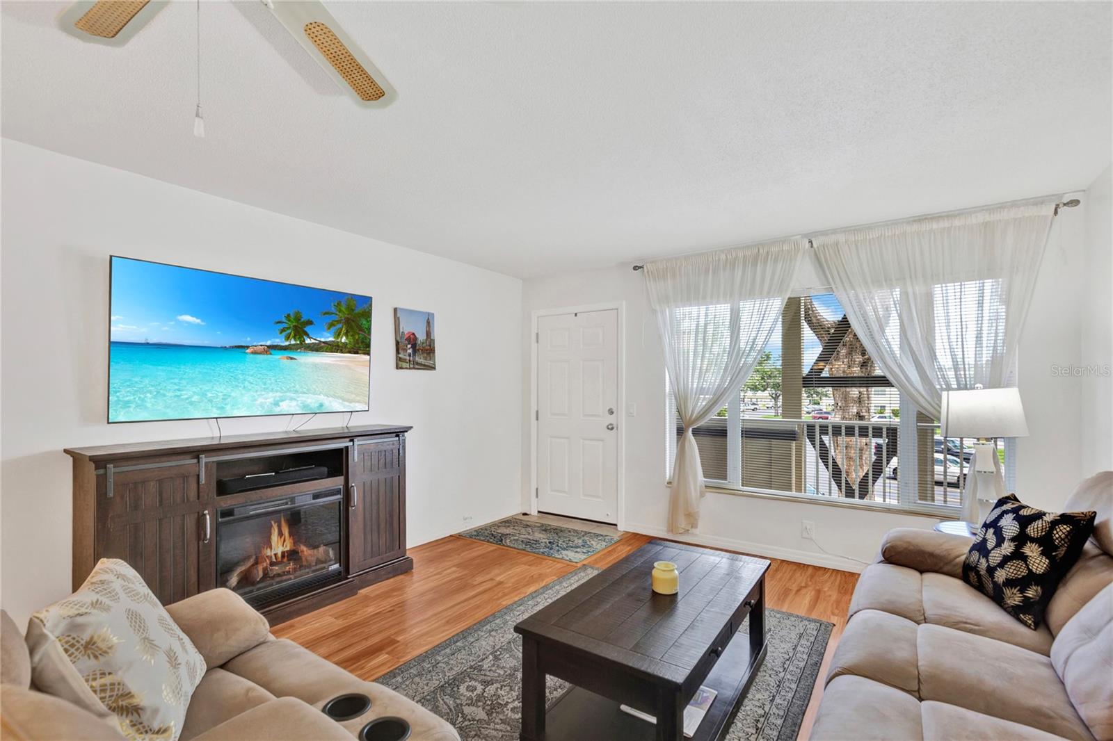 Image 14 of 38 For 2463 Brazilia Drive 31