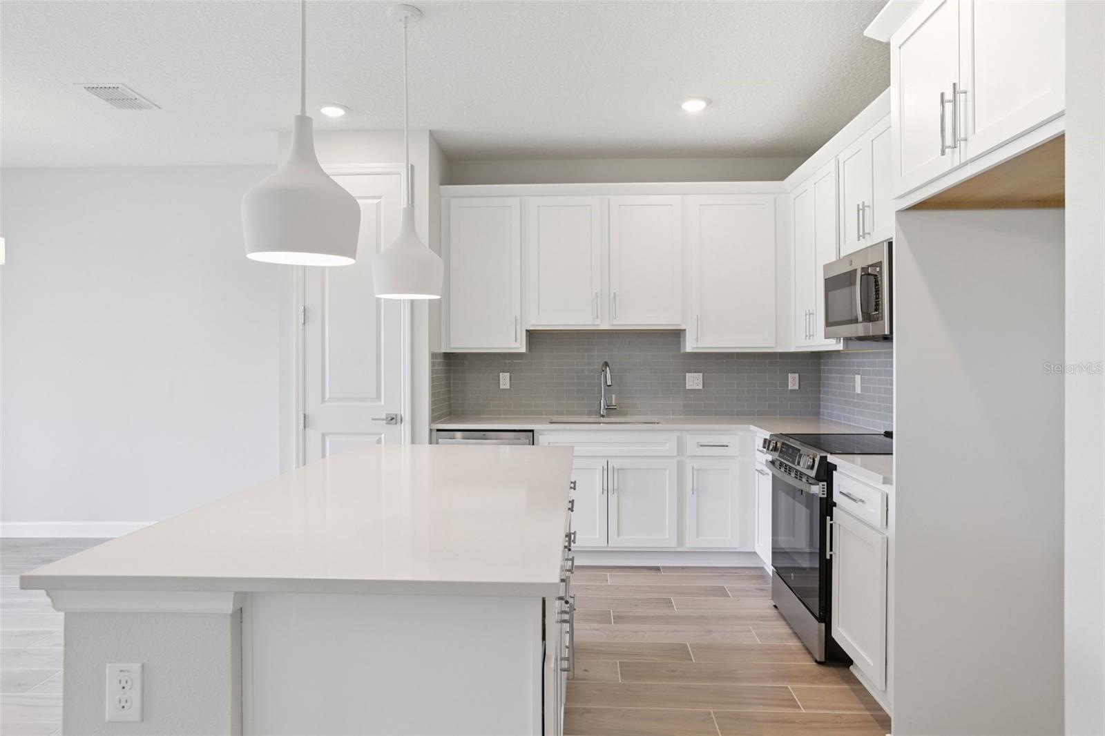 Image 13 of 43 For 7681 Deer Valley Circle