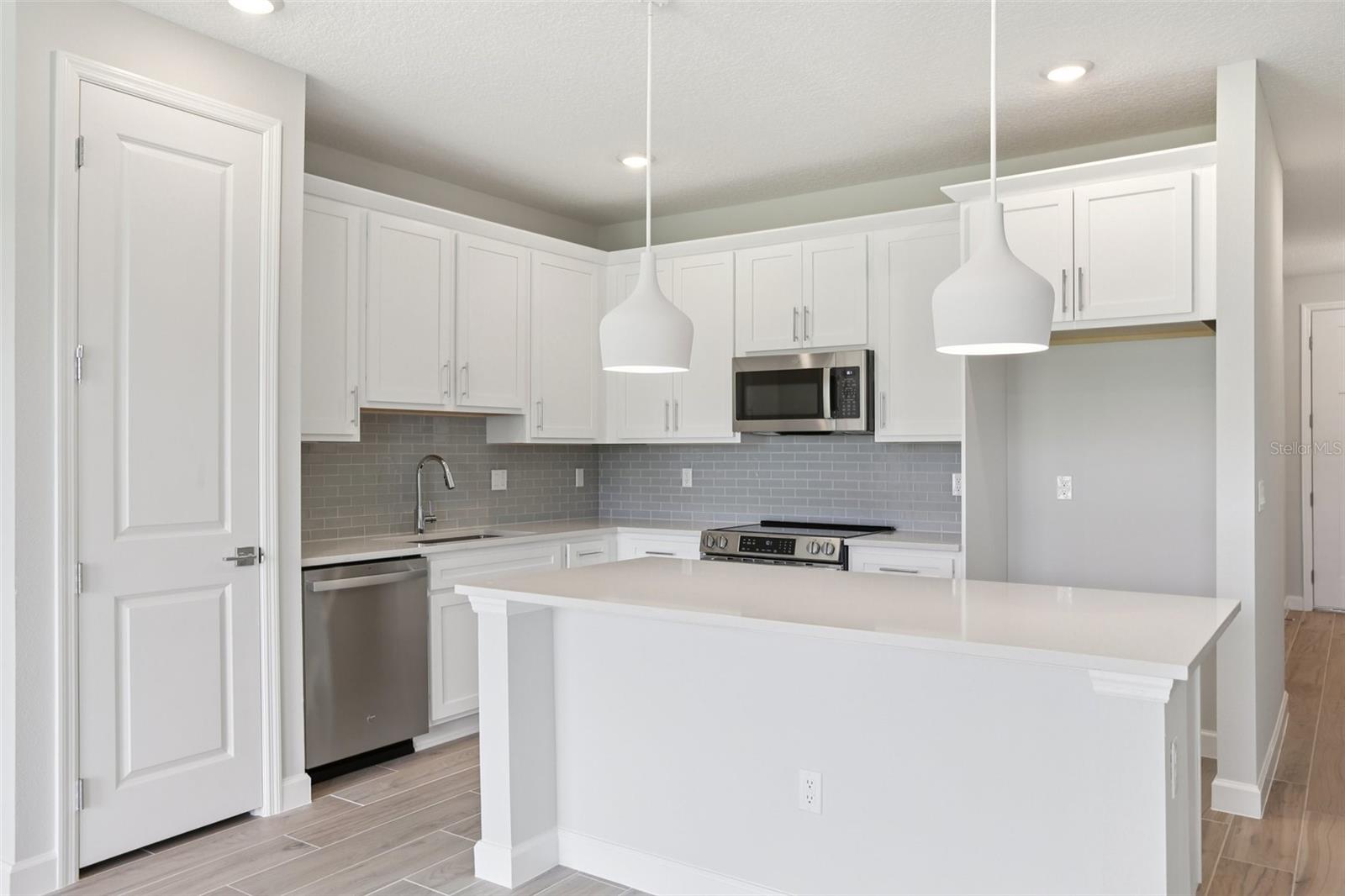 Image 16 of 43 For 7681 Deer Valley Circle