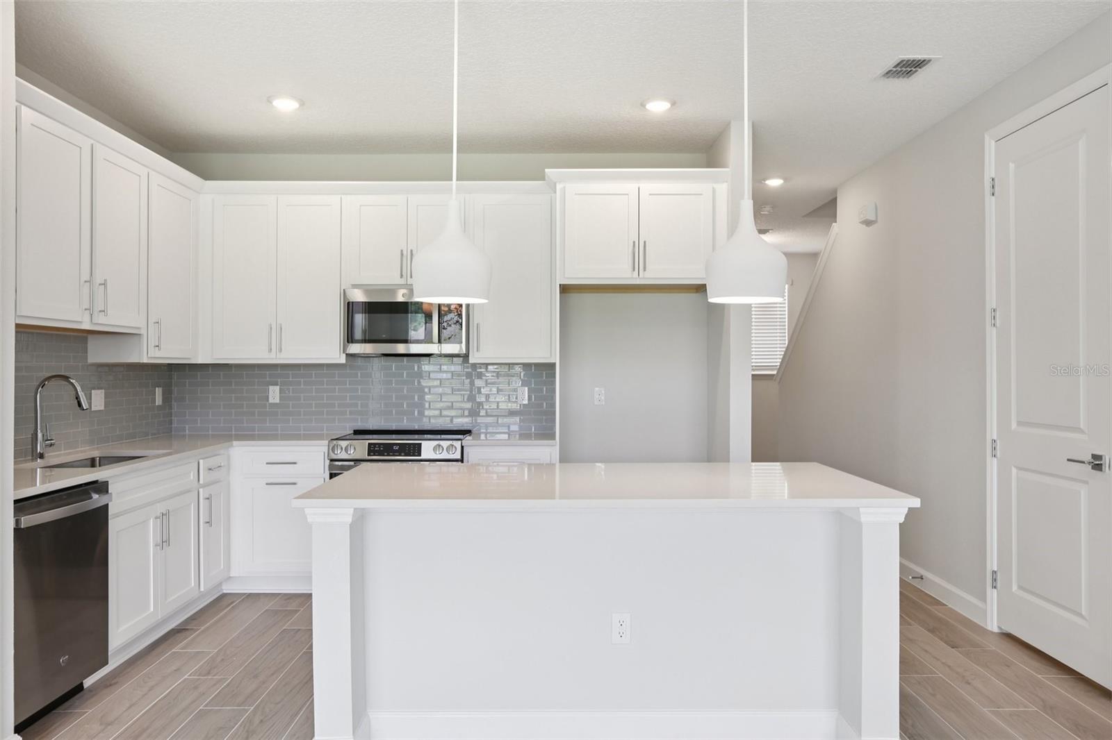 Image 17 of 43 For 7681 Deer Valley Circle