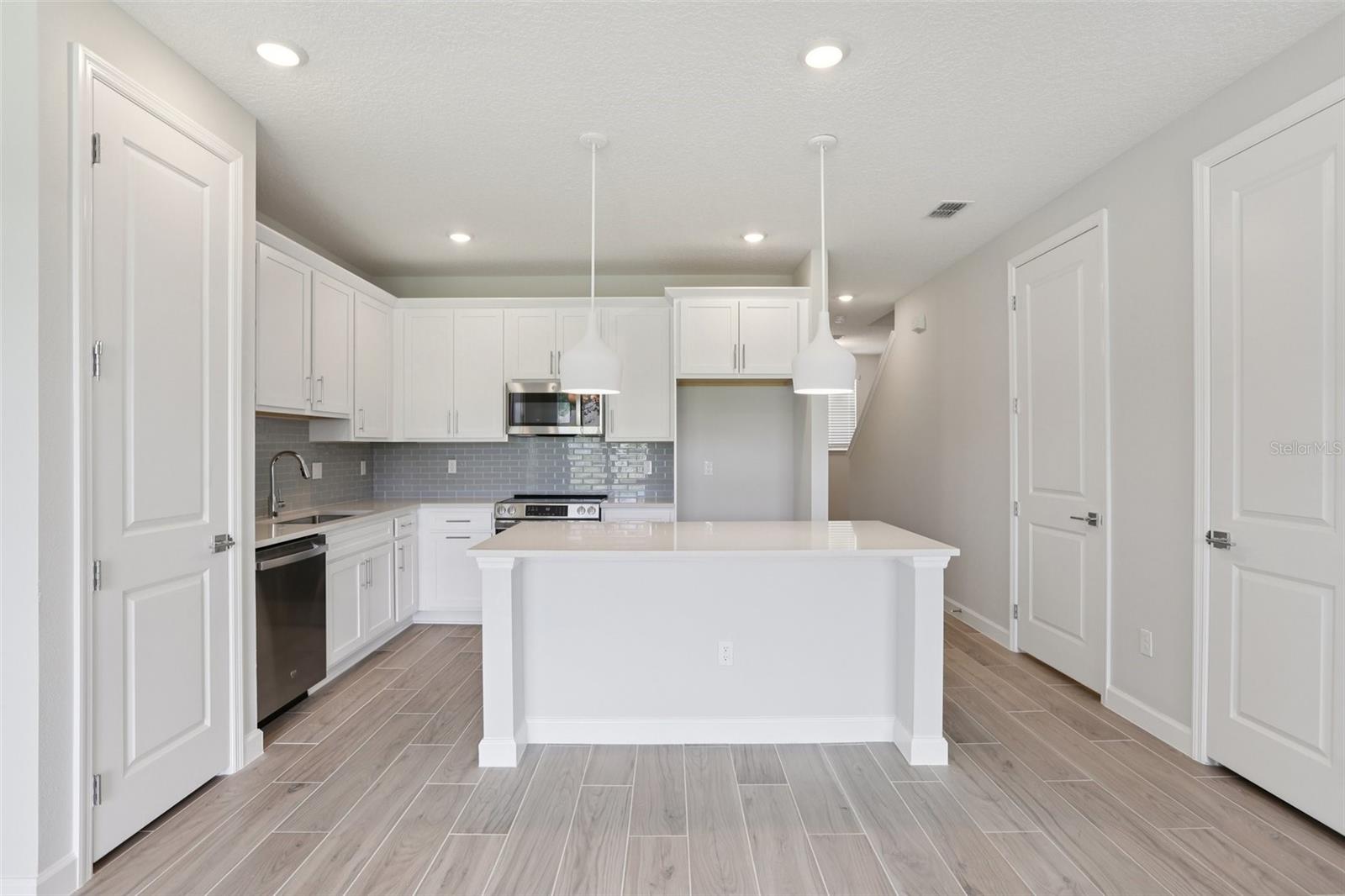 Image 18 of 43 For 7681 Deer Valley Circle