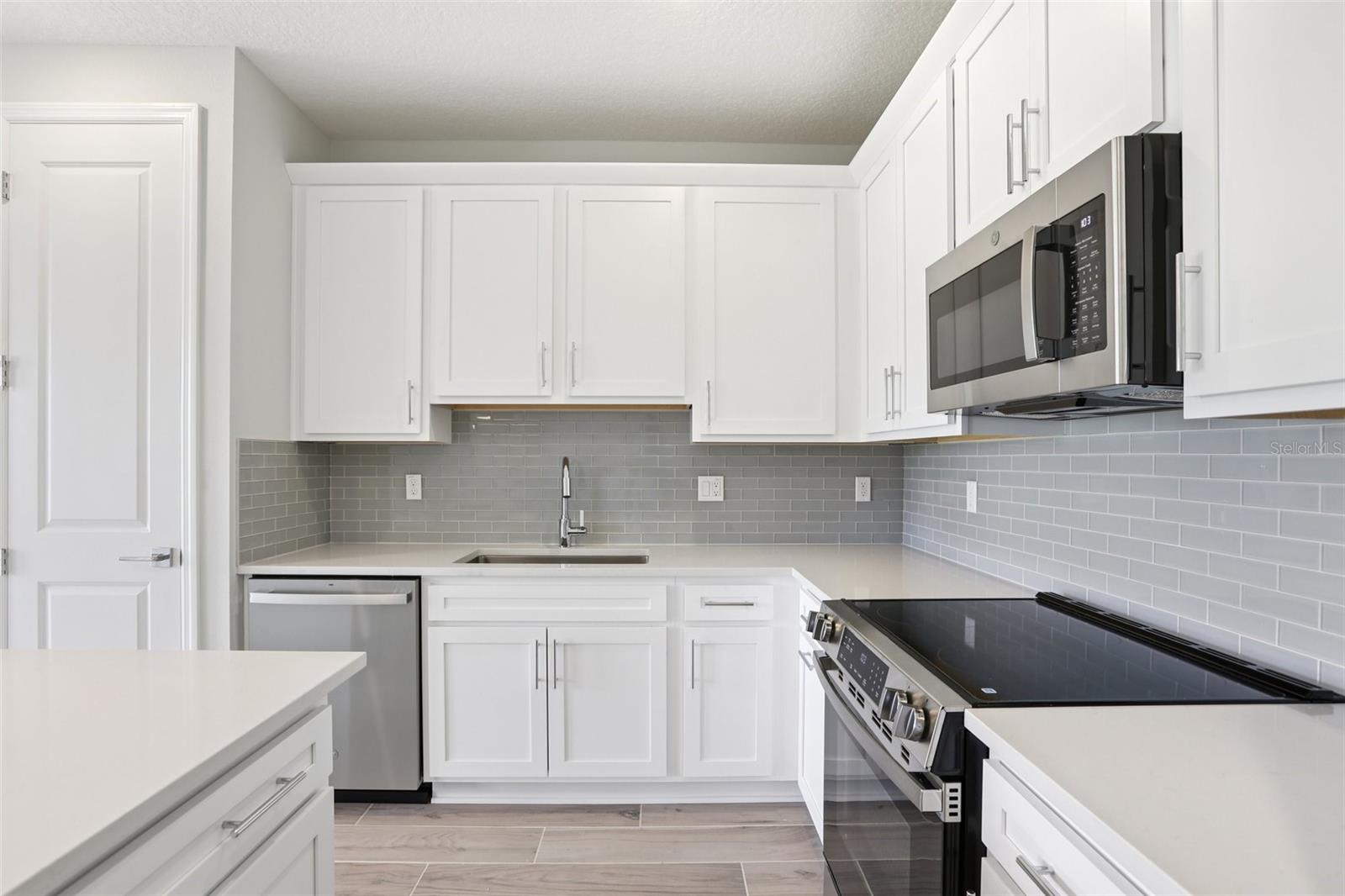 Image 20 of 43 For 7681 Deer Valley Circle