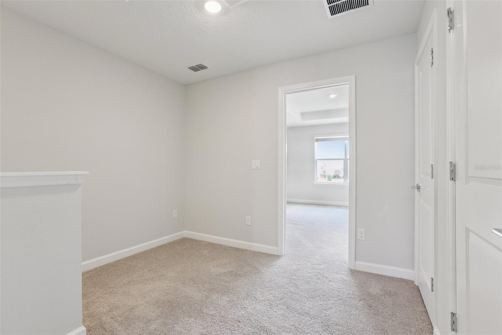 Image 24 of 43 For 7681 Deer Valley Circle
