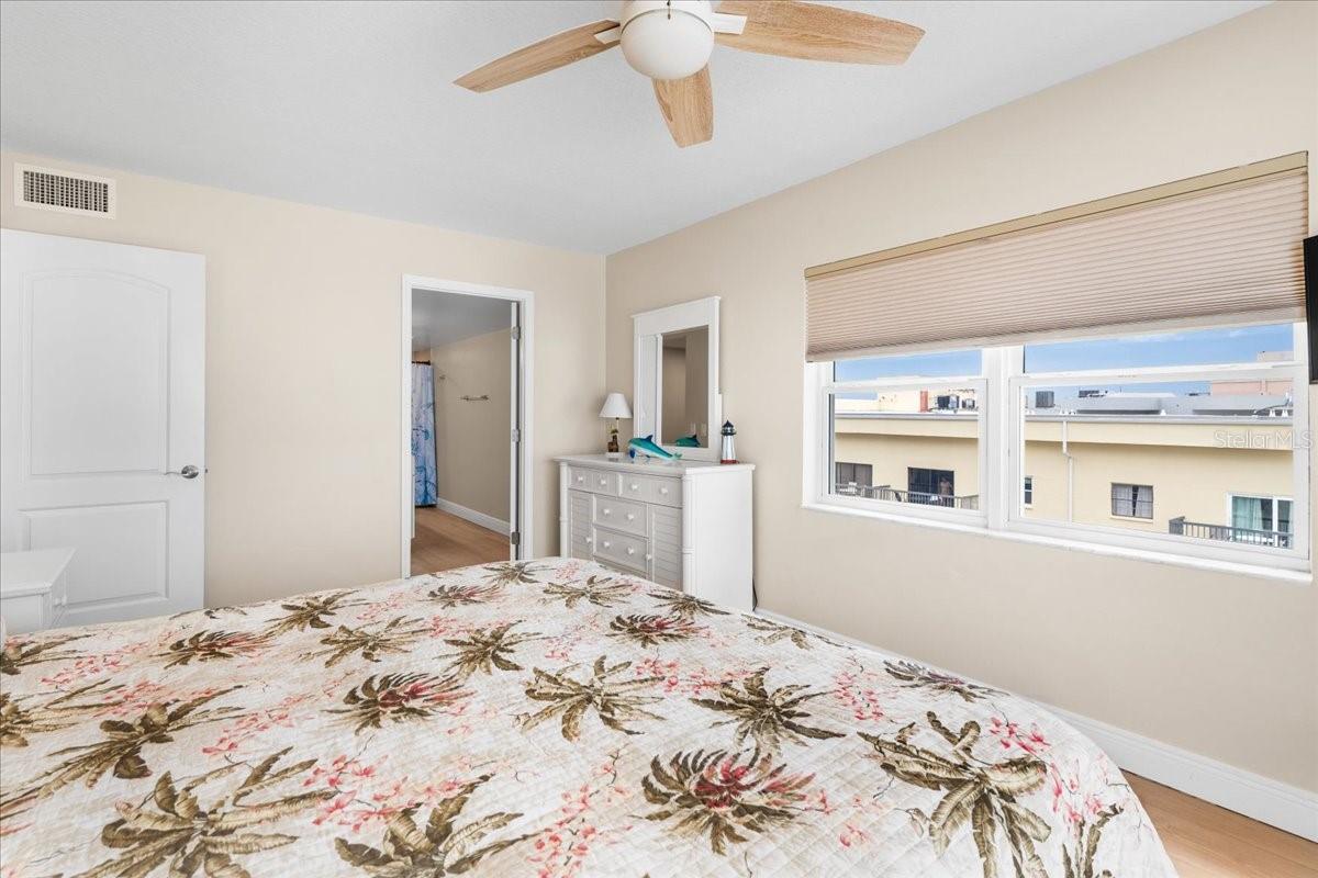 Image 20 of 45 For 13000 Gulf Boulevard 309