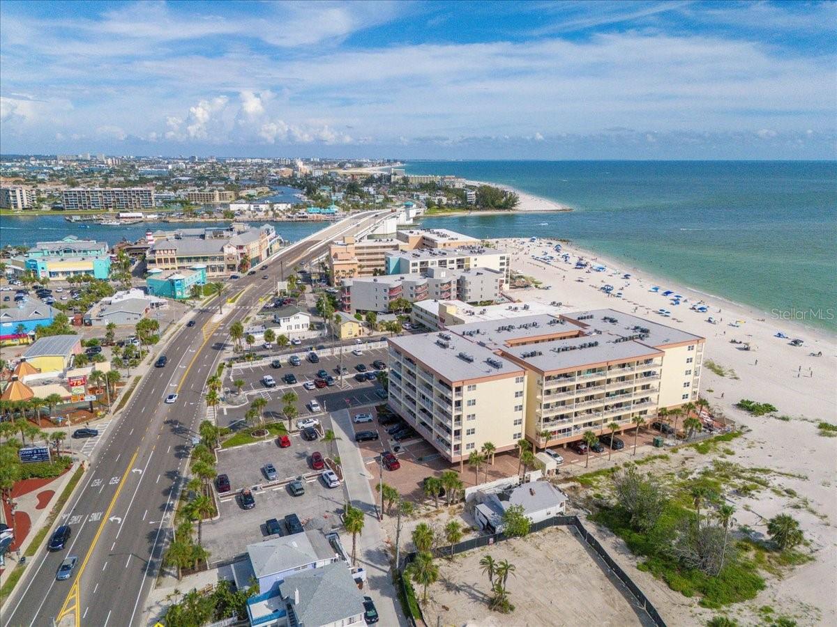 Image 33 of 45 For 13000 Gulf Boulevard 309