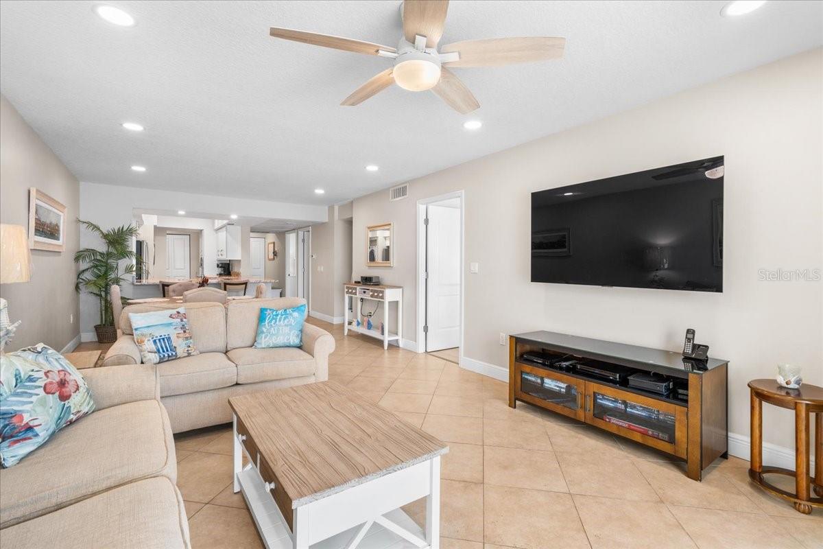 Image 7 of 45 For 13000 Gulf Boulevard 309