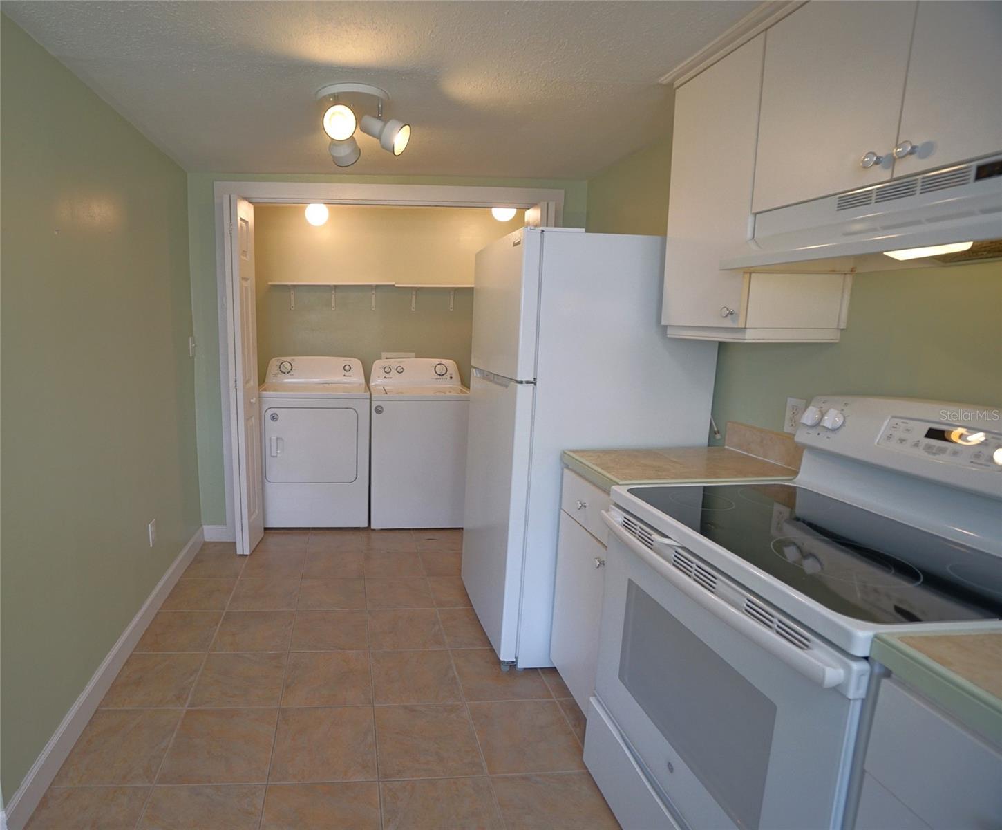 Image 10 of 21 For 810 Woodlawn Avenue
