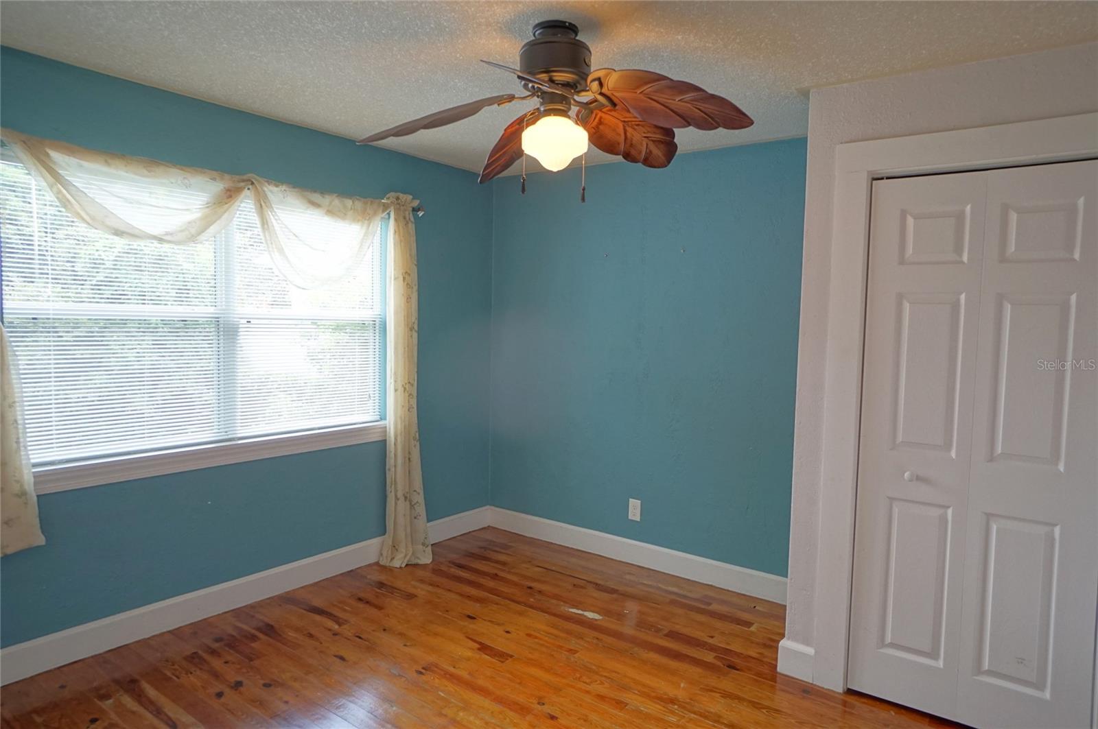 Image 12 of 21 For 810 Woodlawn Avenue