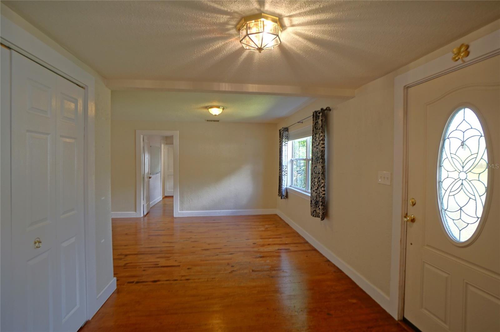Image 4 of 21 For 810 Woodlawn Avenue