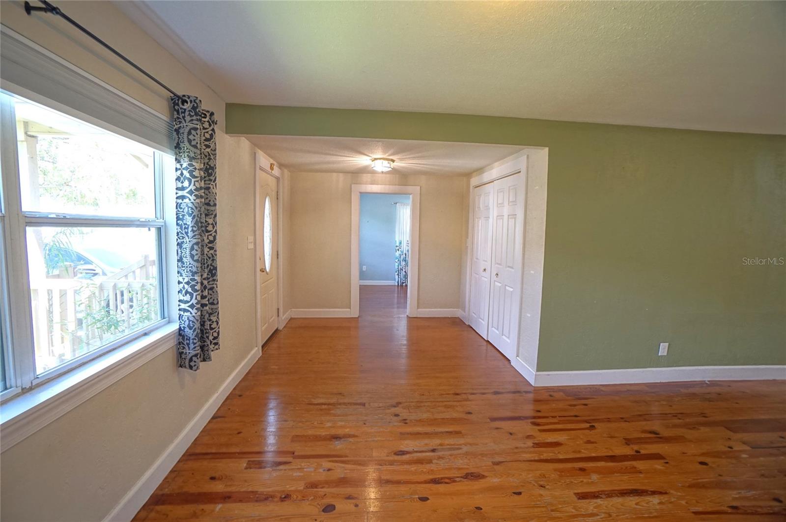 Image 6 of 21 For 810 Woodlawn Avenue
