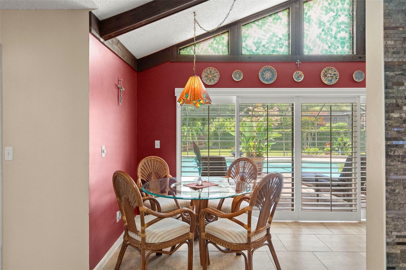 Listing photo id 8 for 4208 Carrollwood Village Drive