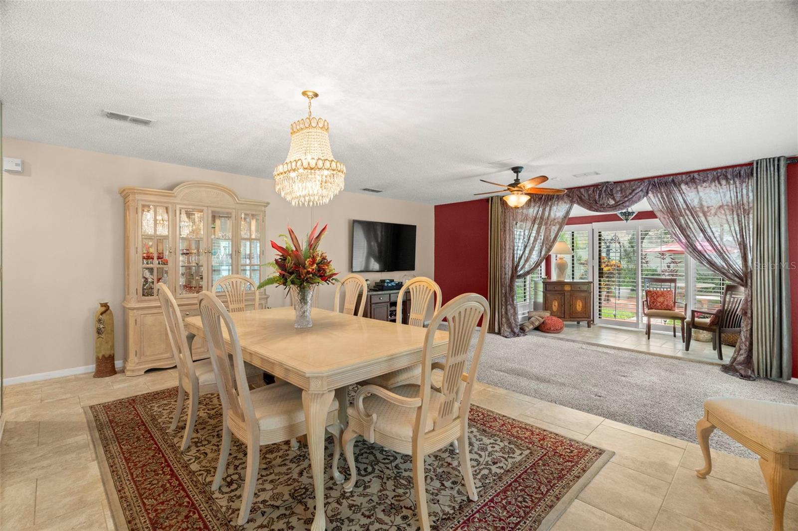 Listing photo id 13 for 4208 Carrollwood Village Drive