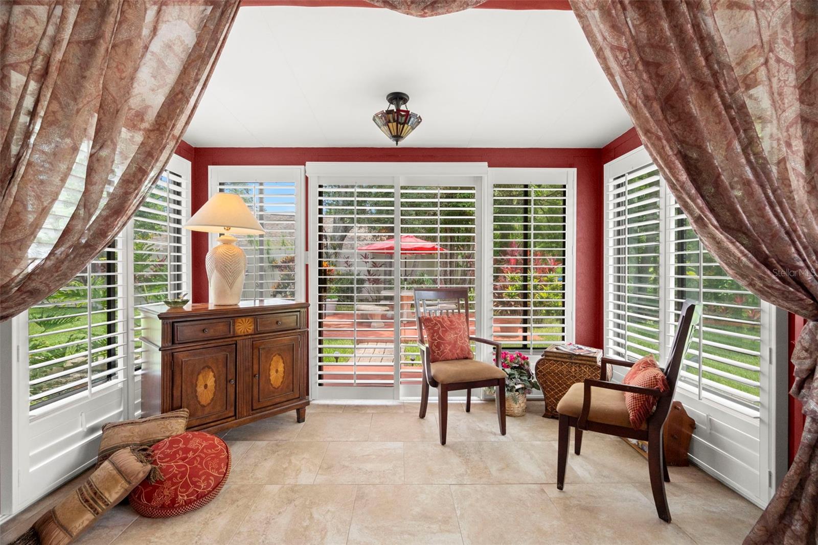 Listing photo id 15 for 4208 Carrollwood Village Drive