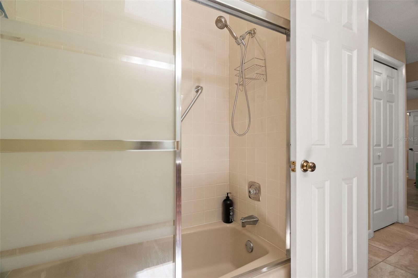 Listing photo id 25 for 4208 Carrollwood Village Drive