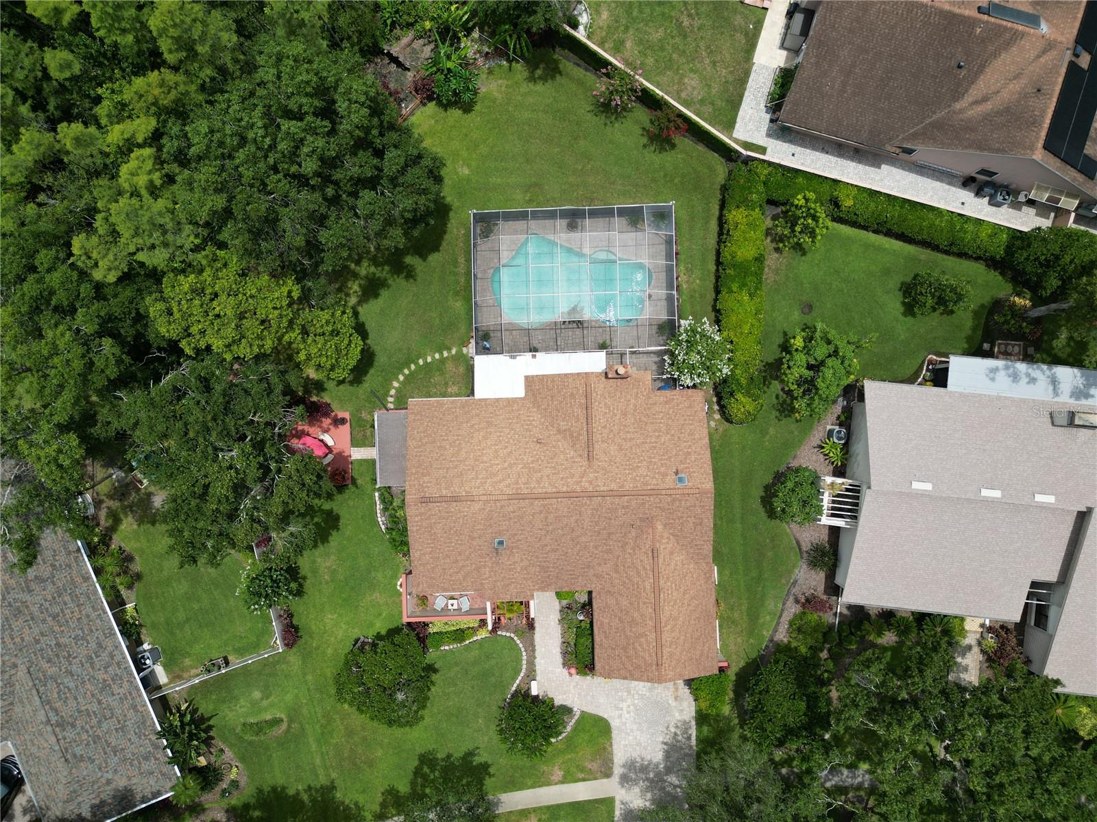Listing photo id 1 for 4208 Carrollwood Village Drive