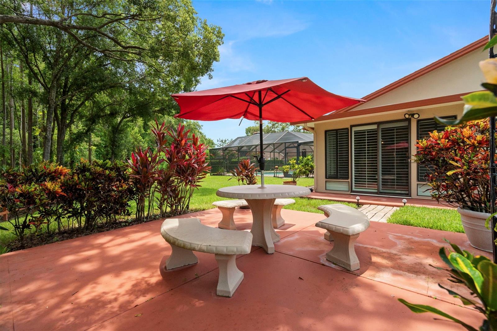 Listing photo id 33 for 4208 Carrollwood Village Drive