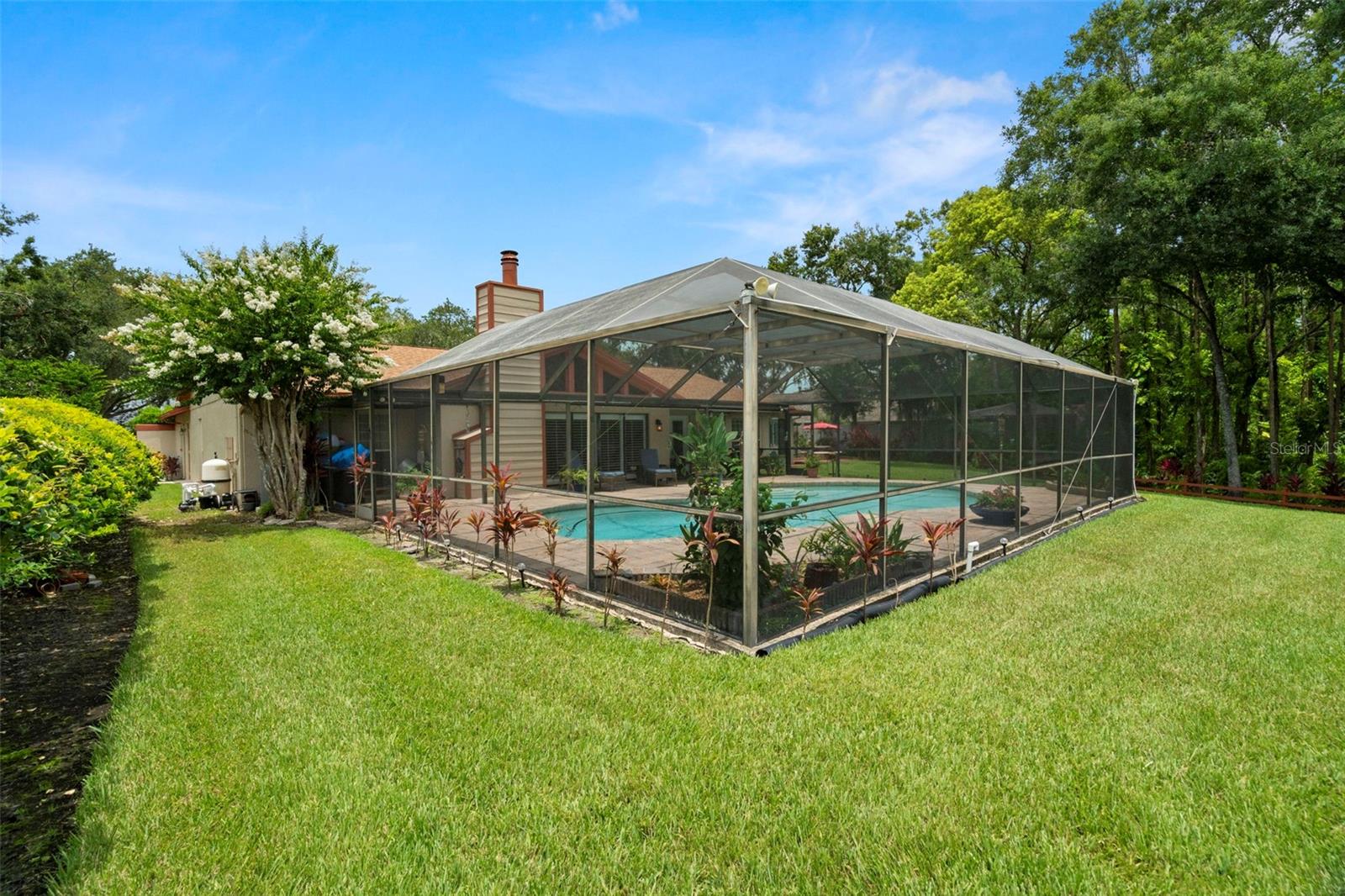 Listing photo id 37 for 4208 Carrollwood Village Drive