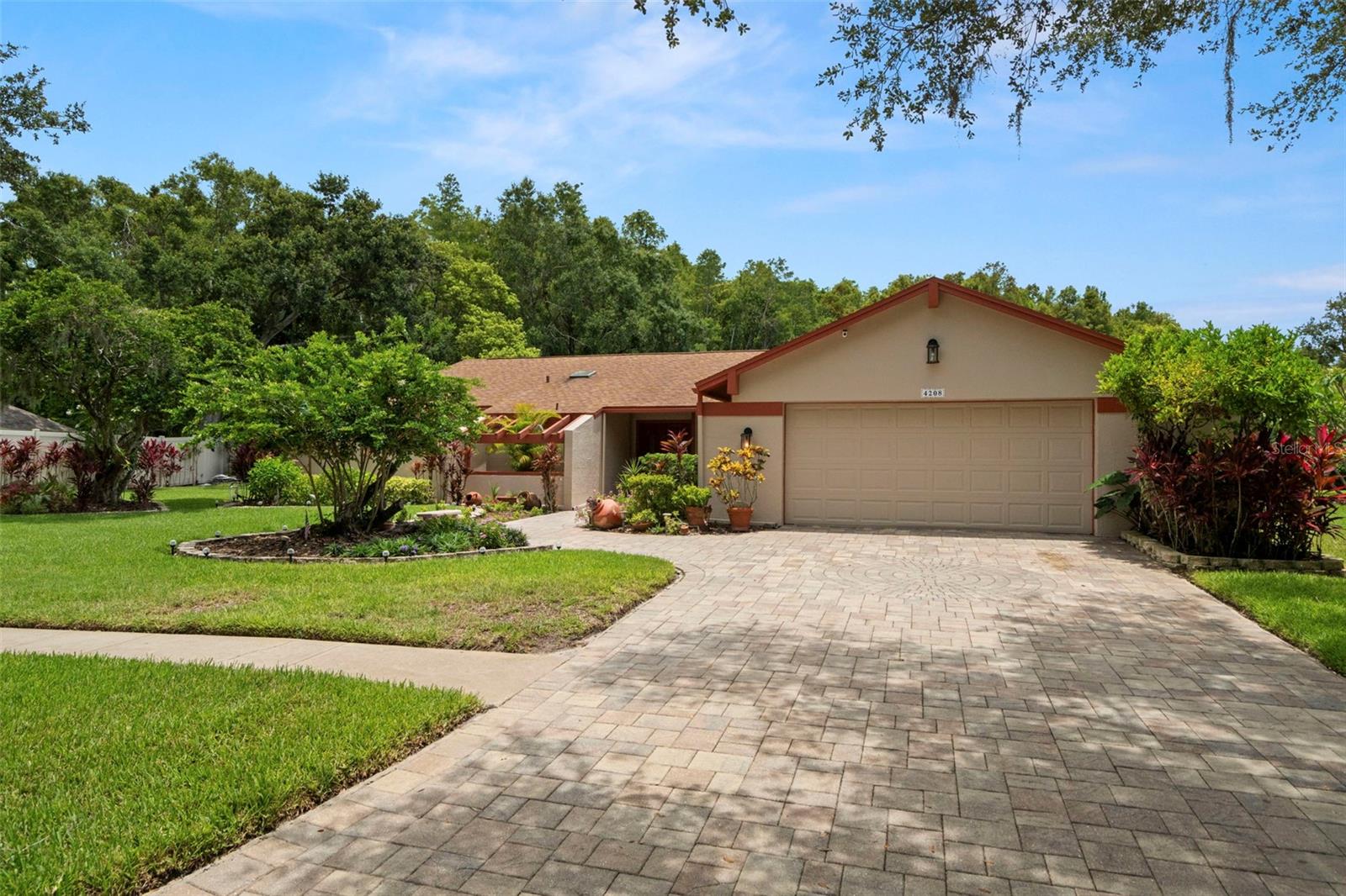 Listing photo id 41 for 4208 Carrollwood Village Drive