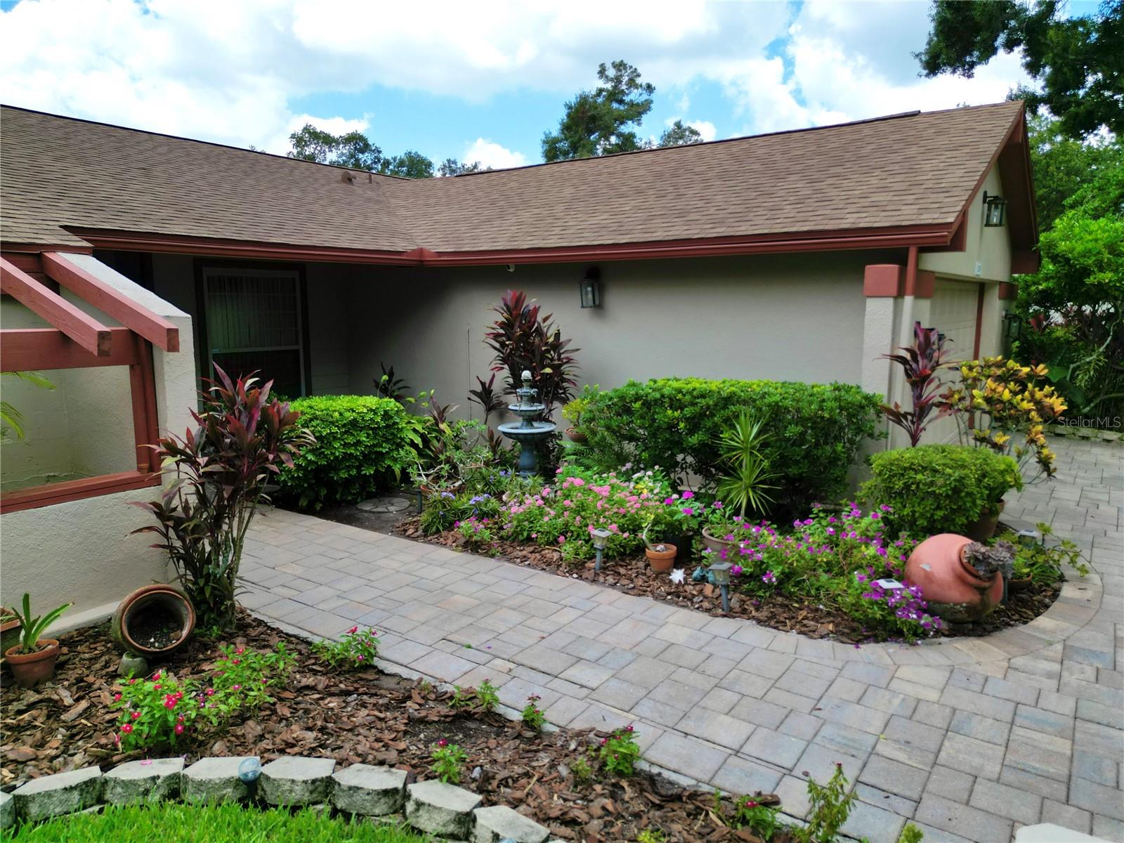 Listing photo id 45 for 4208 Carrollwood Village Drive