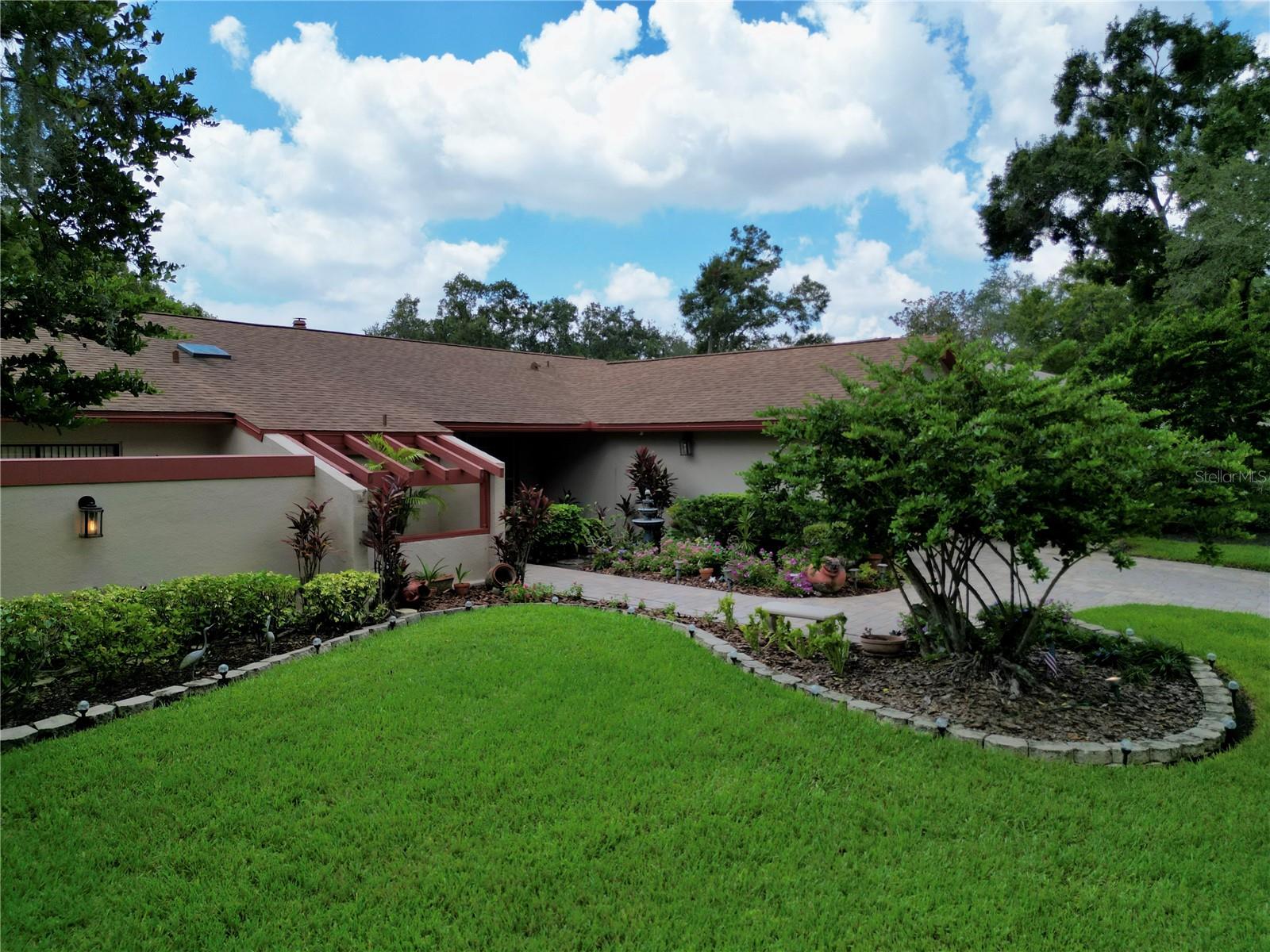 Listing photo id 46 for 4208 Carrollwood Village Drive