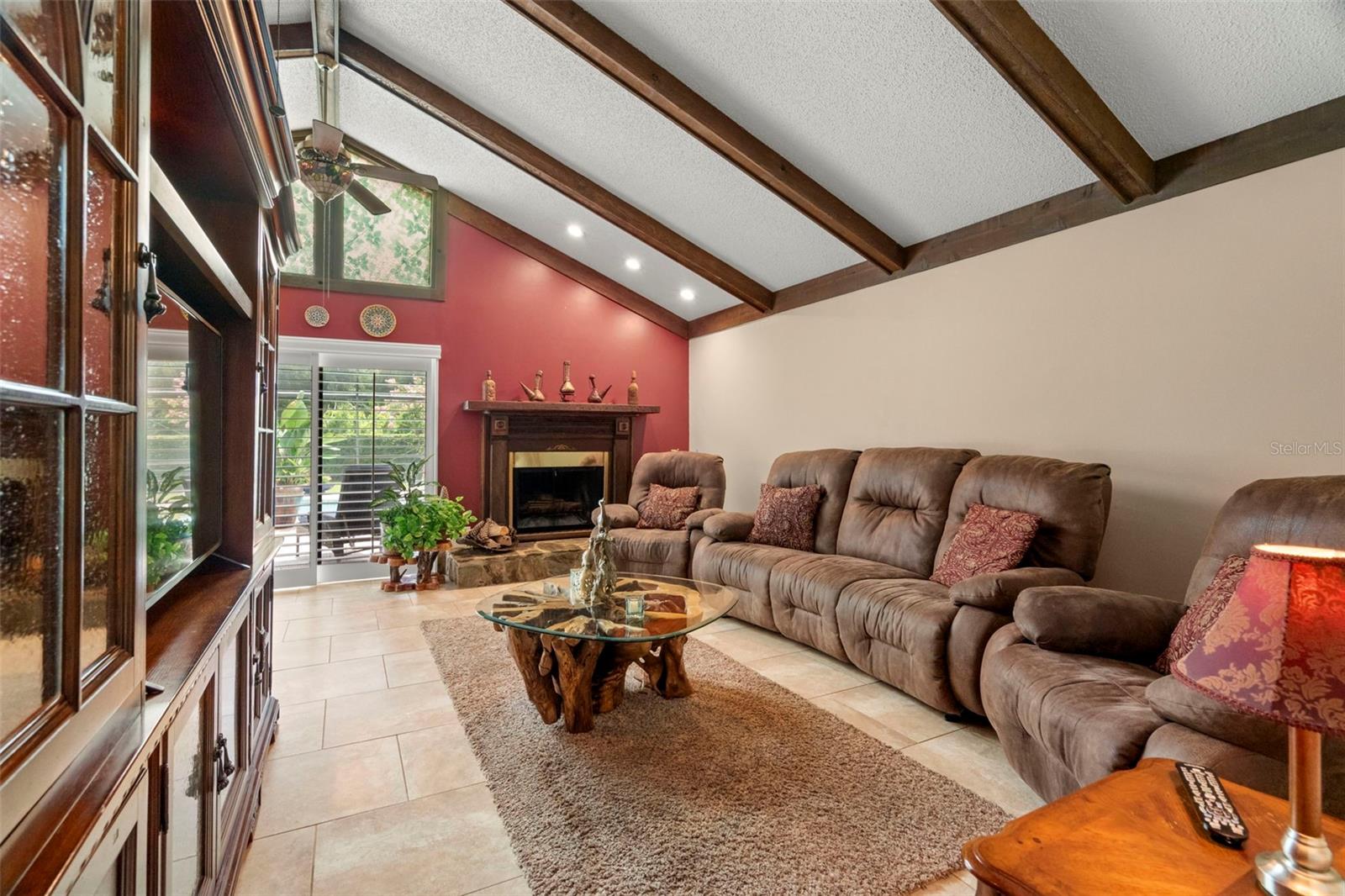 Listing photo id 7 for 4208 Carrollwood Village Drive