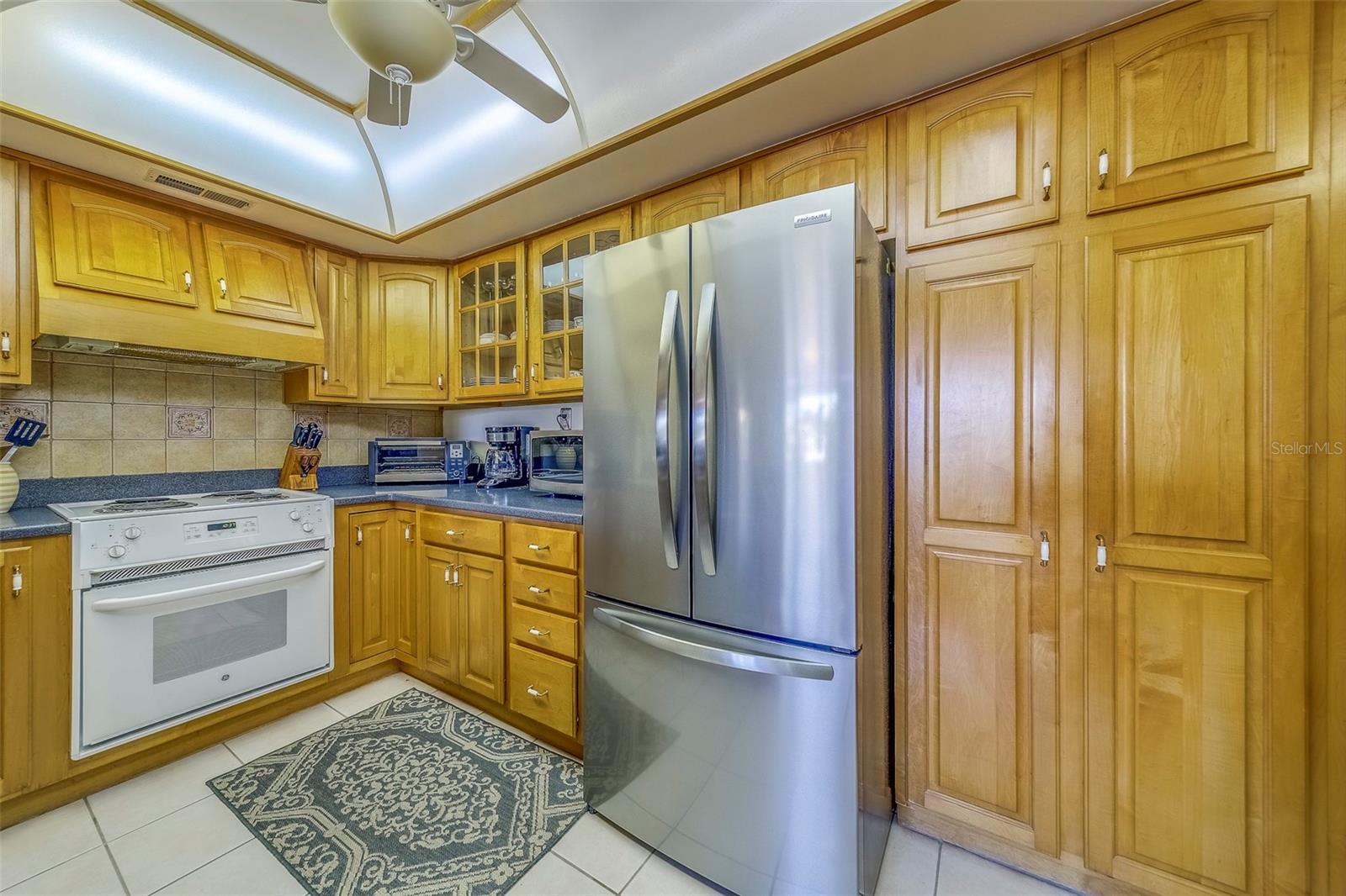 Listing photo id 9 for 400 Island Way 104