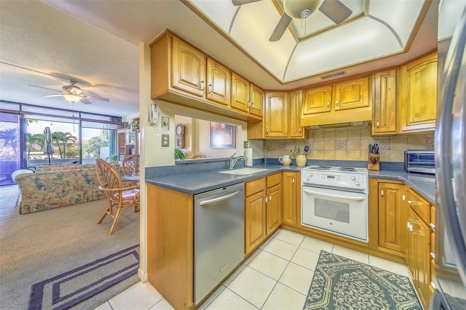 Listing photo id 11 for 400 Island Way 104
