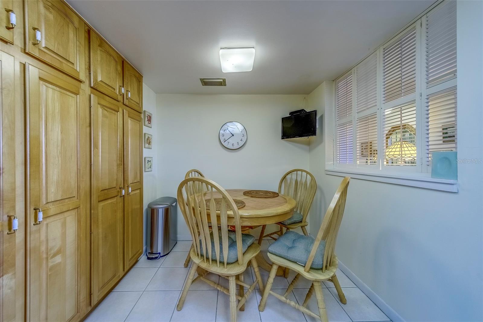 Listing photo id 12 for 400 Island Way 104