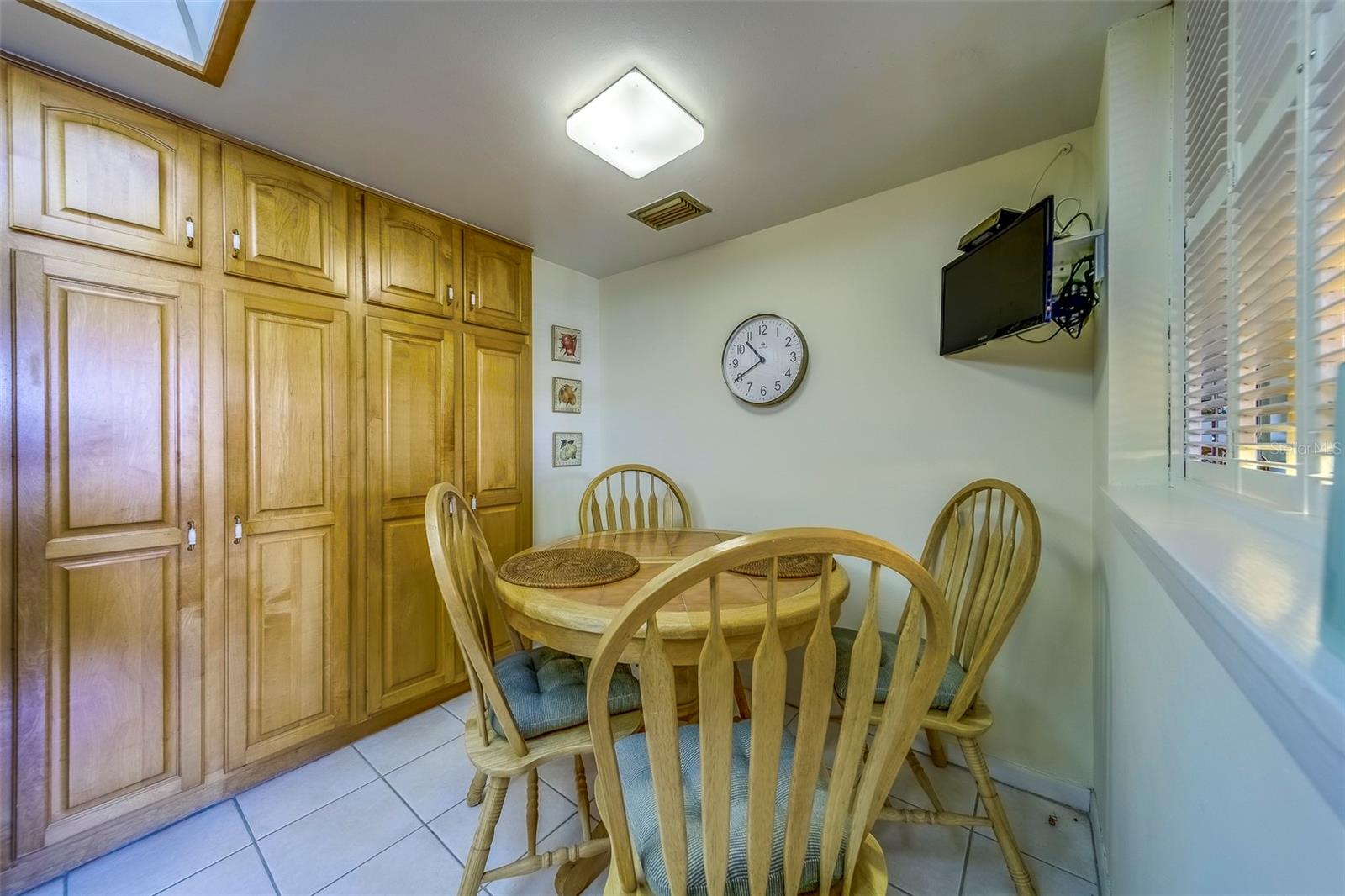 Listing photo id 13 for 400 Island Way 104