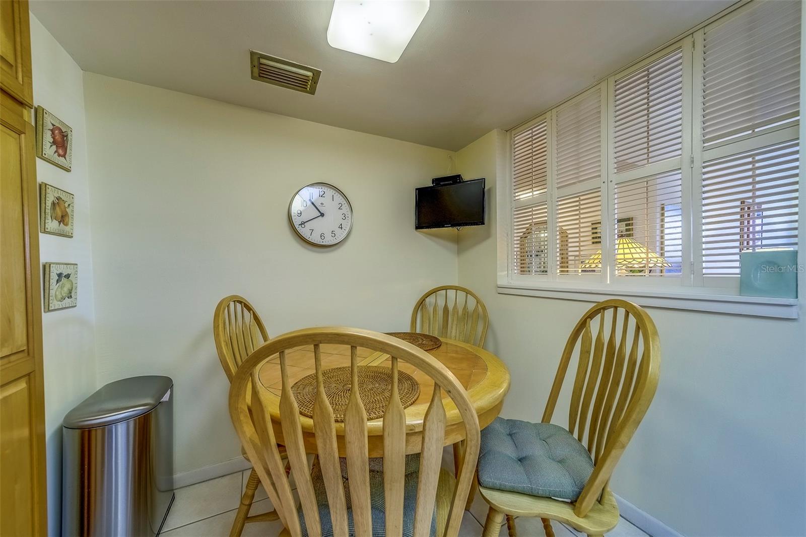 Listing photo id 14 for 400 Island Way 104