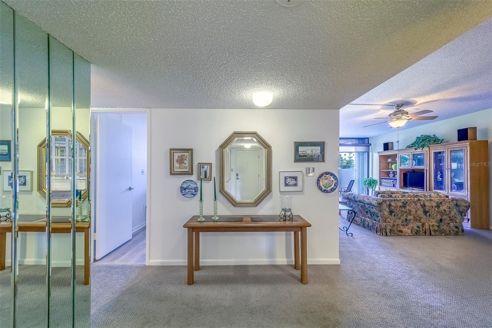 Listing photo id 0 for 400 Island Way 104