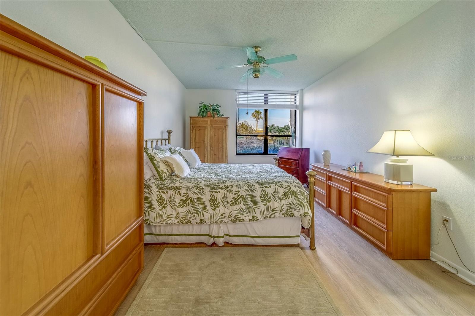 Listing photo id 21 for 400 Island Way 104