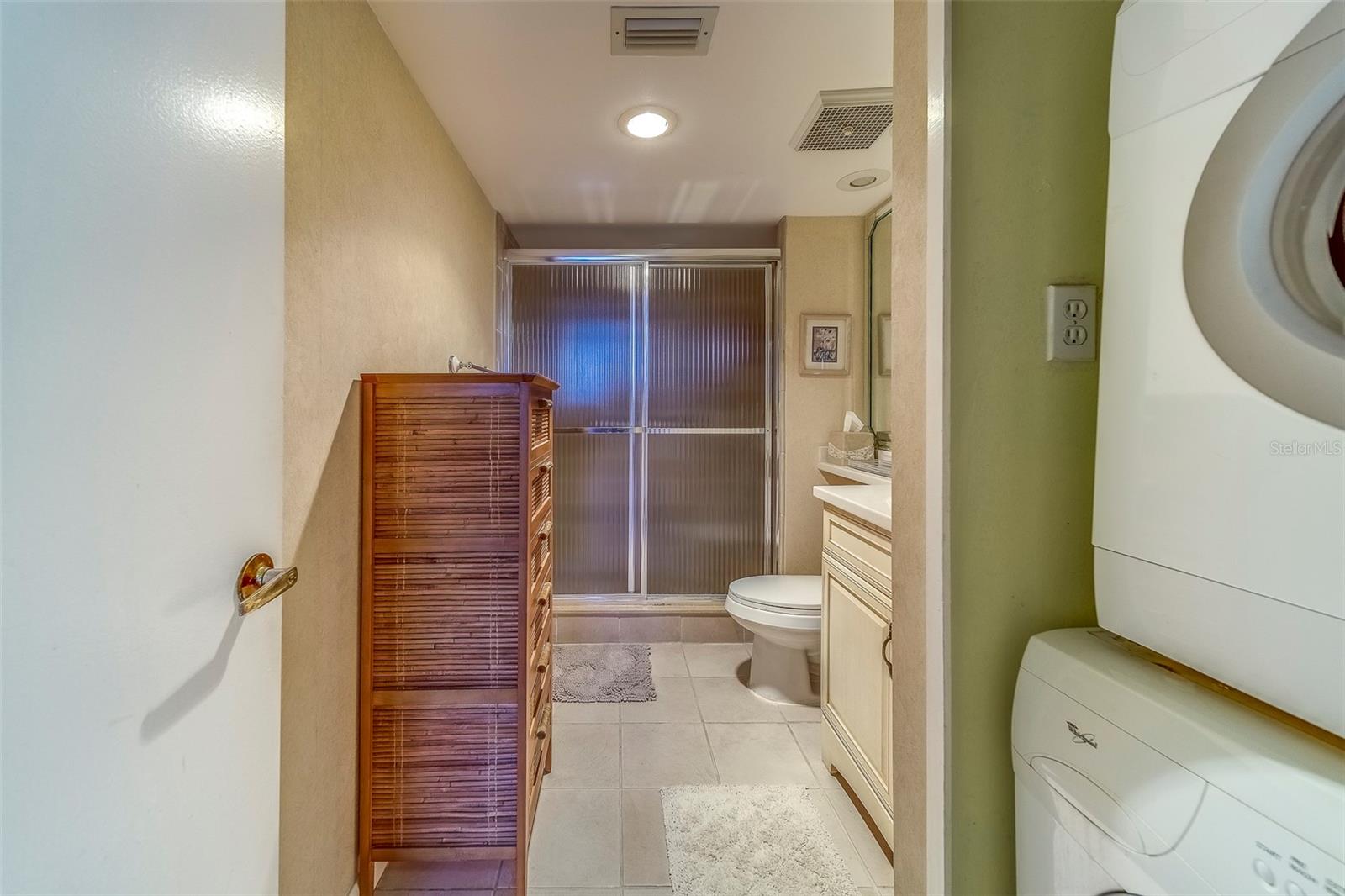 Listing photo id 23 for 400 Island Way 104